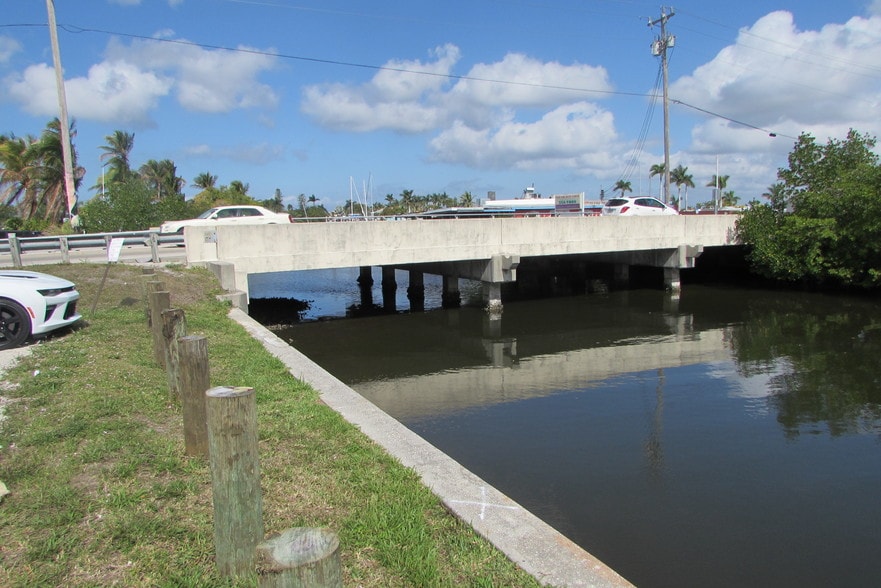 More Photos Of 4547 Pine Island Rd, Matlacha Storefront For Sale