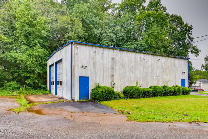 More Photos Of 973-979 Sheppard Rd, Stone Mountain Showroom For Sale
