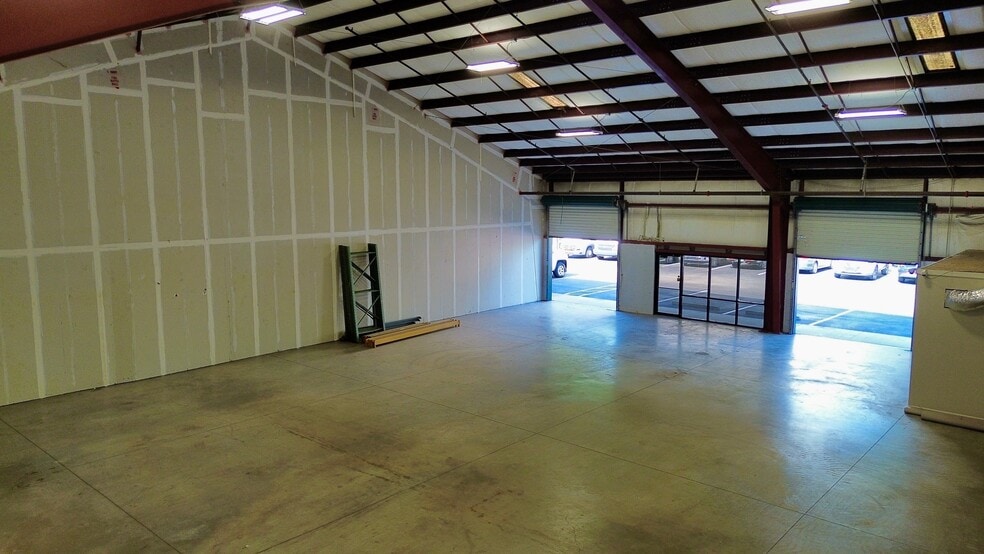 More Photos Of 3653 Regent Blvd, Jacksonville Warehouse For Lease
