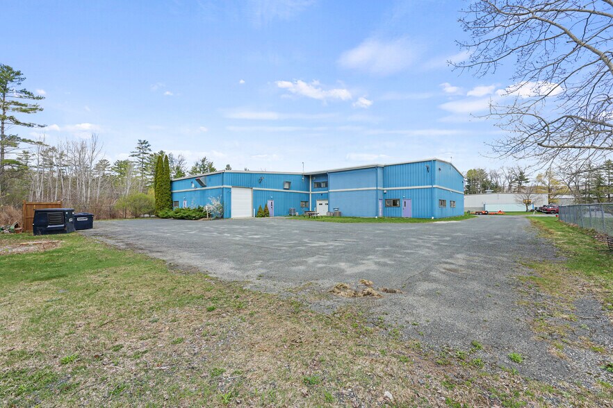 More Photos Of 8 Run Way, Lee Flex For Sale