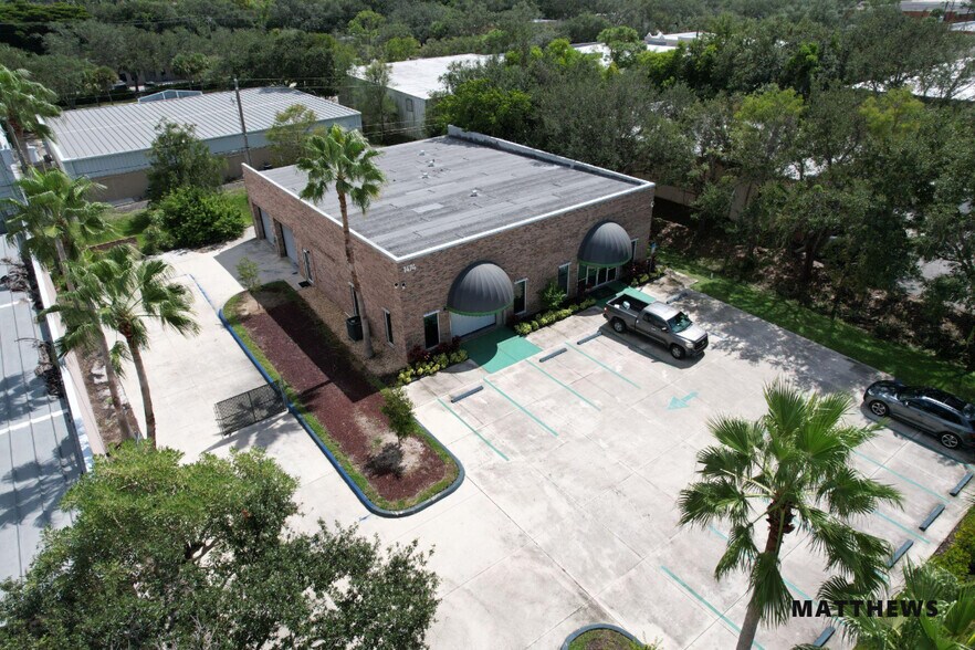 More Photos Of 1474 Rail Head Blvd, Naples Showroom For Lease