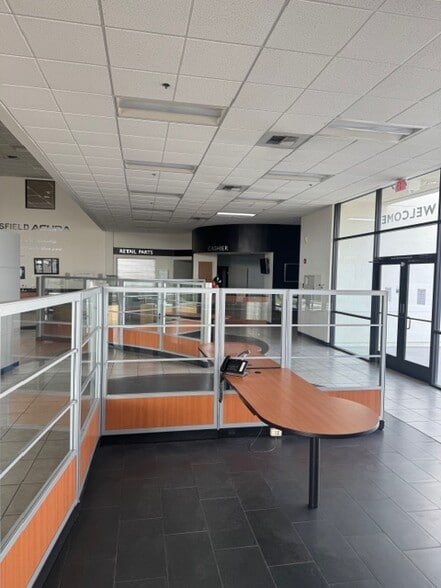 More Photos Of 4625 Wible Rd, Bakersfield Auto Dealership For Lease