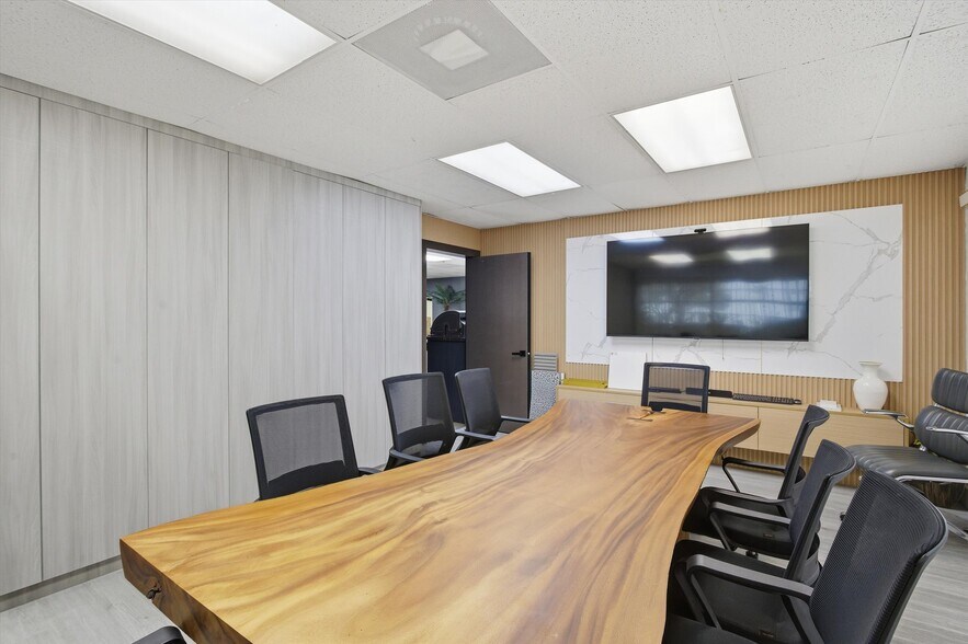 More Photos Of 10880 NW 30th St, Doral Warehouse For Sale