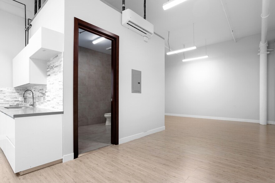 More Photos Of 3751-3761 S Hill St, Los Angeles Warehouse For Lease