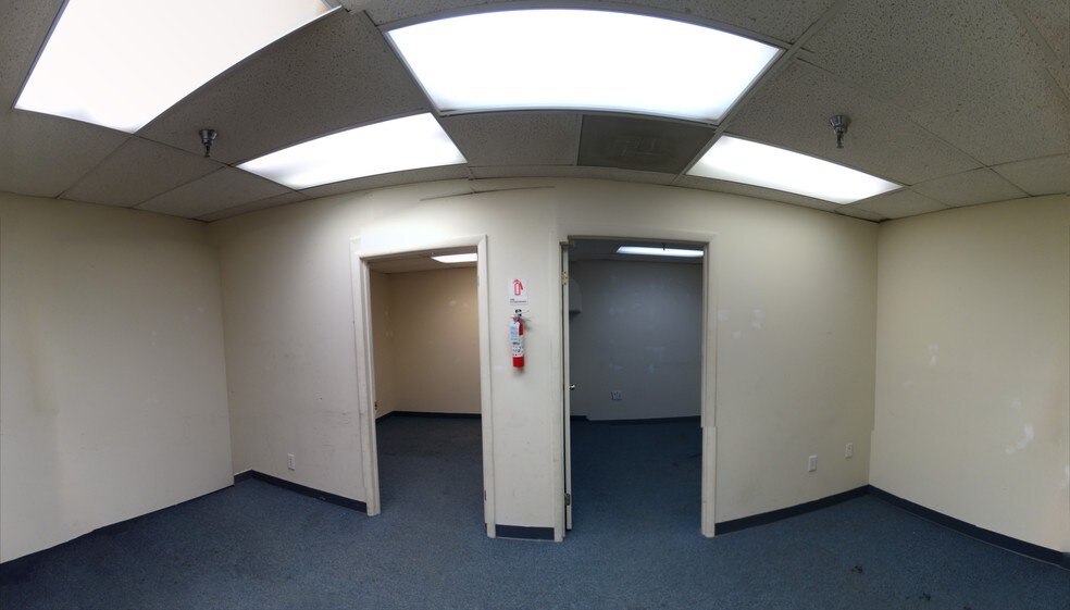 More Photos Of 8433 Backlick Rd, Lorton Flex For Lease