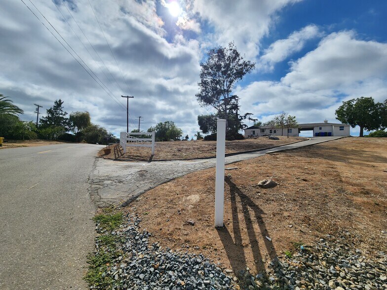 More Photos Of 1060 Crest View Rd, Vista Land For Sale