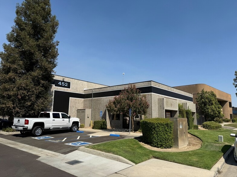 More Photos Of 452 W Bedford Ave, Fresno Unknown For Lease