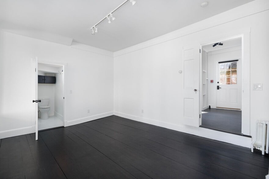 More Photos Of 138 Spring St, Newport Storefront Retail Office For Sale