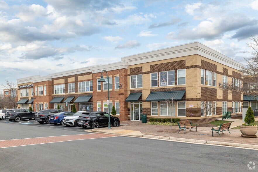 More Photos Of 44075 Pipeline Plz, Ashburn Loft Creative Space For Lease