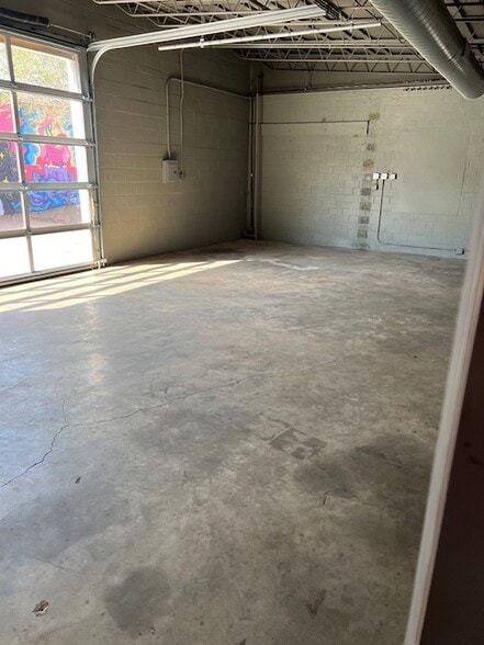 More Photos Of 2124 NW 39th St, Oklahoma City Storefront For Lease