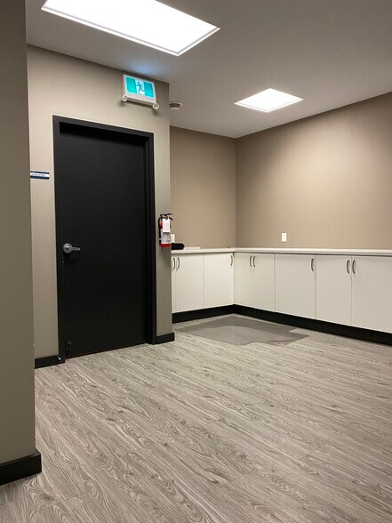 More Photos Of 6 Blackfoot Road, Sherwood Pk, Sherwood Park Office For Lease