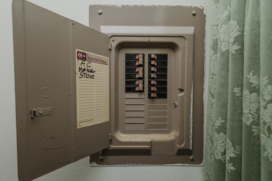 More Photos Of 401 E Avenue A, Hutchinson Apartments For Sale