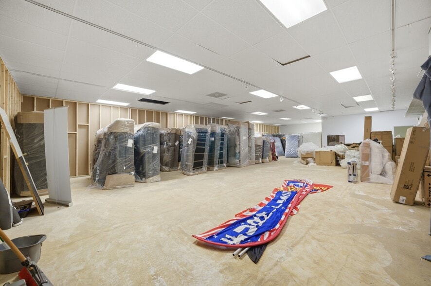 More Photos Of 6542 E Virginia Beach Blvd, Norfolk Freestanding For Lease