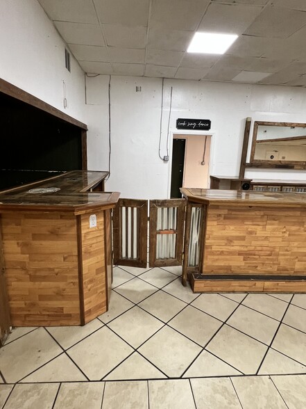 More Photos Of 612 Slater St, Kings Mountain Flex For Lease