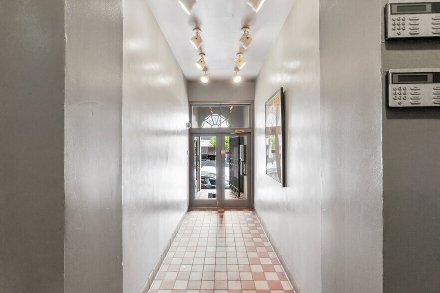 More Photos Of 519-521 N Charles St, Baltimore Office For Sale