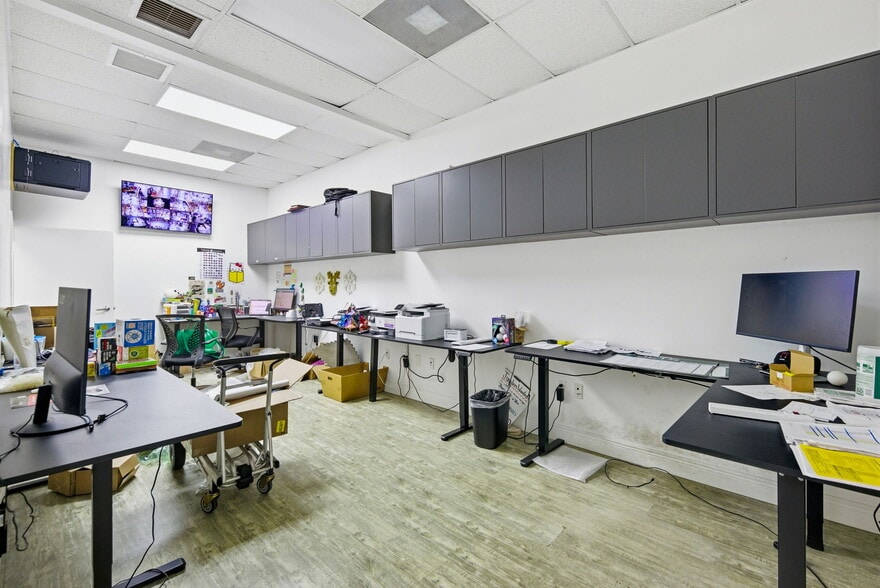 More Photos Of 74 SW 12th Ave, Dania Warehouse For Lease