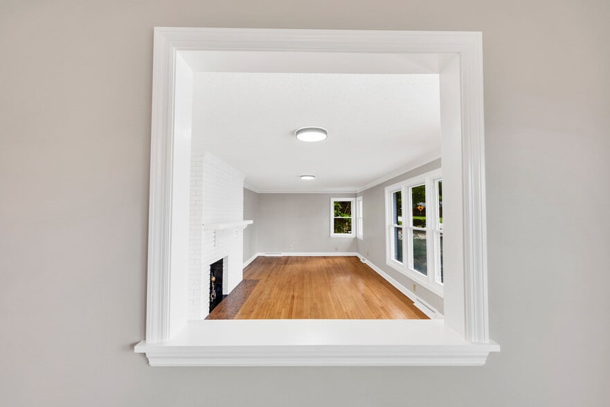 More Photos Of 1 Elizabeth Dr, Greenville Freestanding For Sale