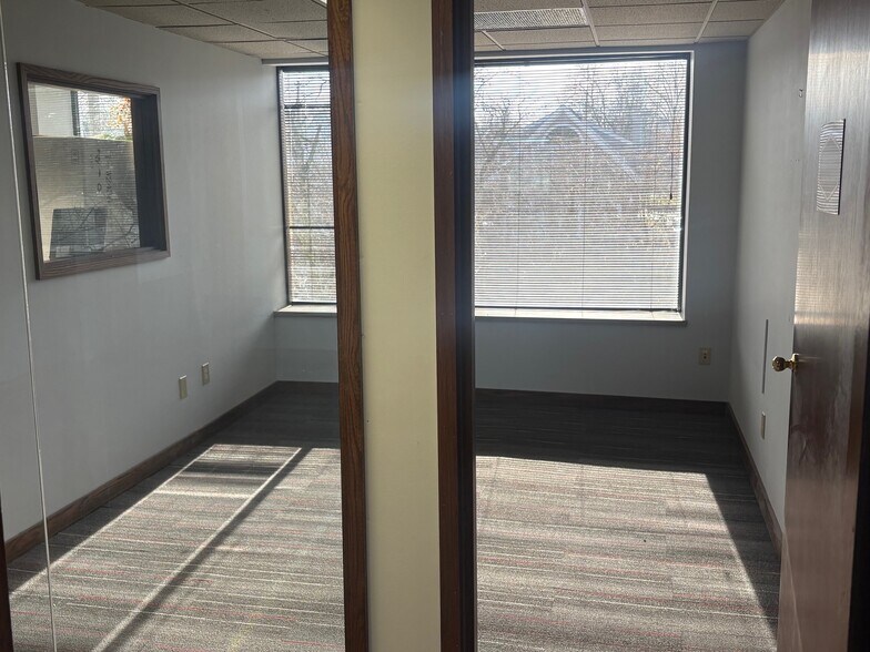 More Photos Of 2216 Dixie Hwy, Fort Mitchell Loft Creative Space For Lease