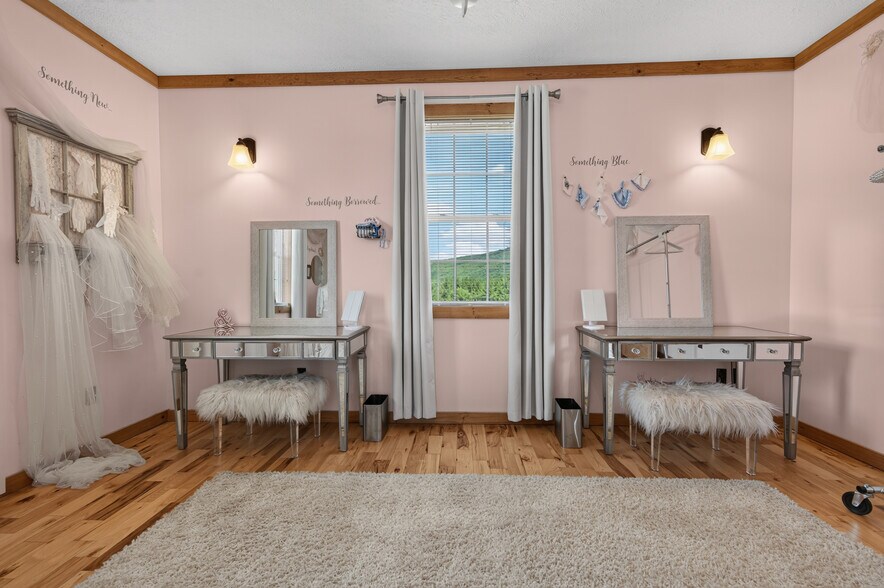 More Photos Of 639 Wagon Wheel Rd, Elk Creek Lodge Meeting Hall For Sale