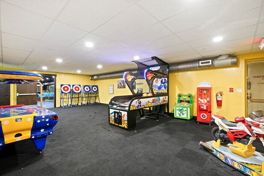 More Photos Of 801 N Fee St, Helena Bar For Sale