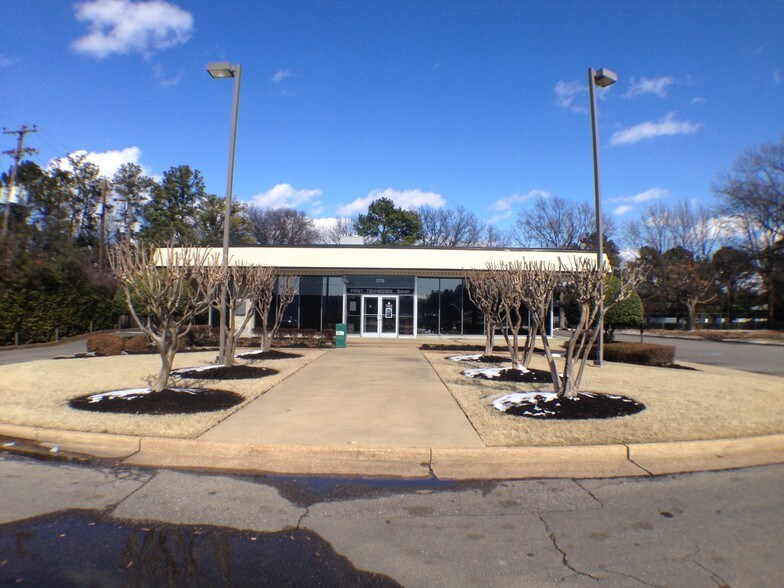 Primary Photo Of 3770 Lamar Ave, Memphis General Retail For Sale