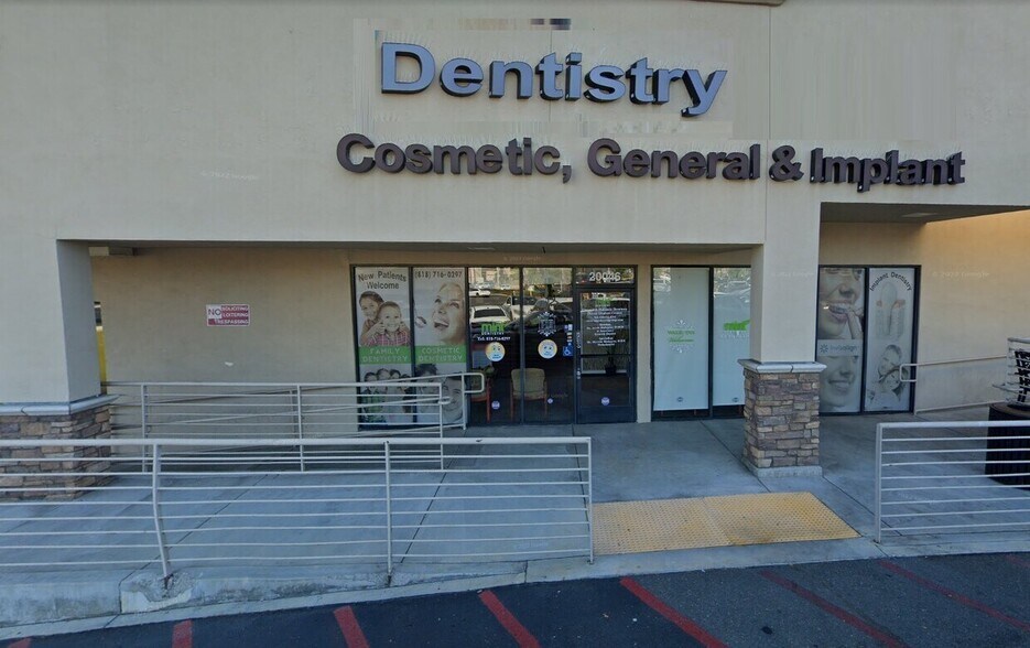 Primary Photo Of 20040-20060 Ventura Blvd, Woodland Hills Freestanding For Lease