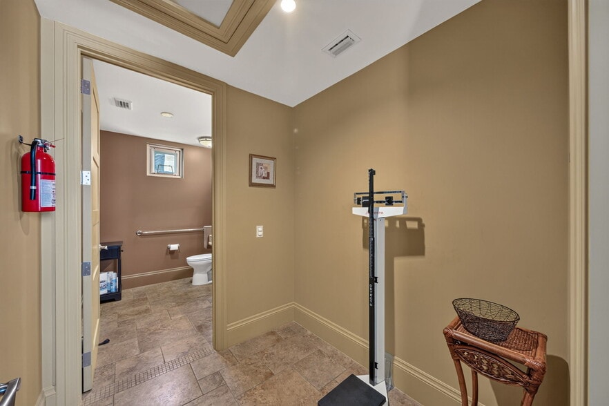 More Photos Of 16007 Via Shavano, San Antonio Office For Sale