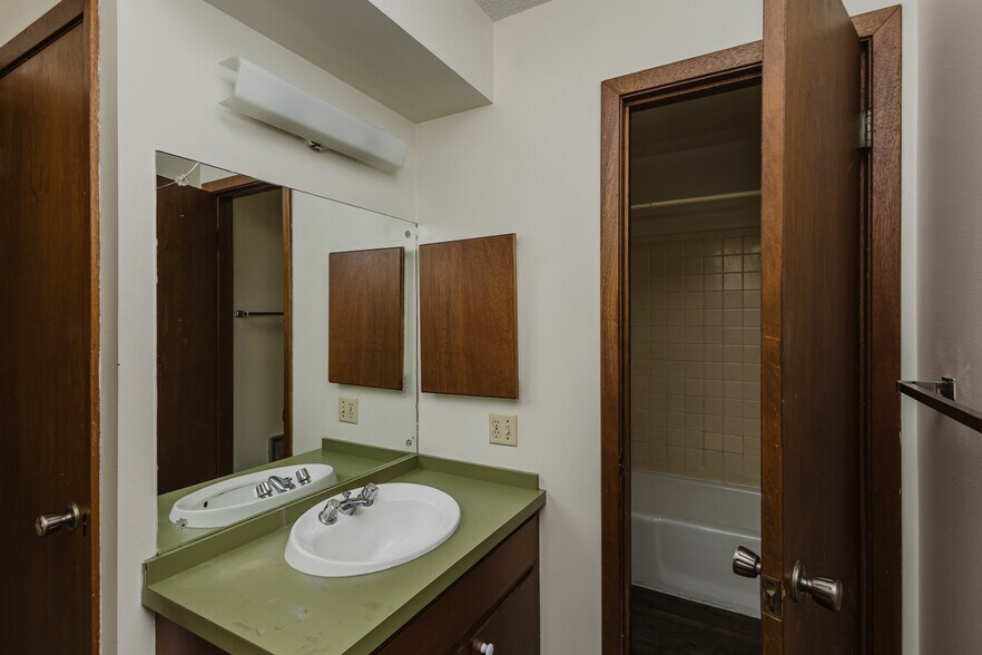 More Photos Of 3007 Sierra Pky, Hutchinson Apartments For Sale