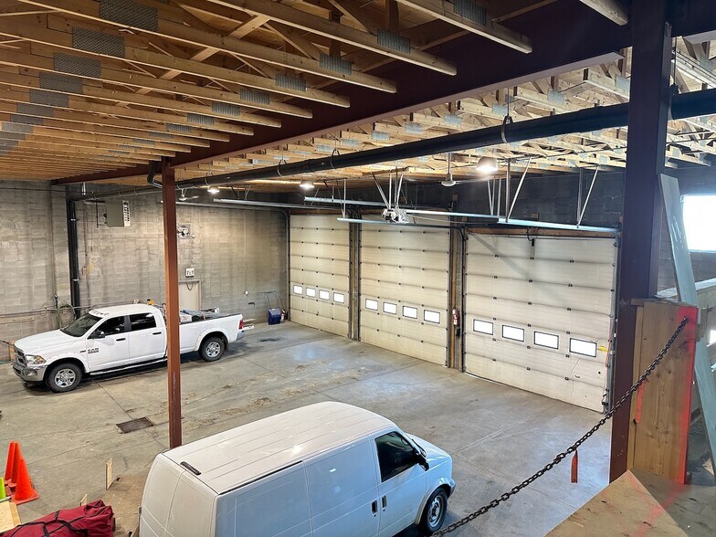 More Photos Of 11010 111th Ave NW, Edmonton Warehouse For Lease