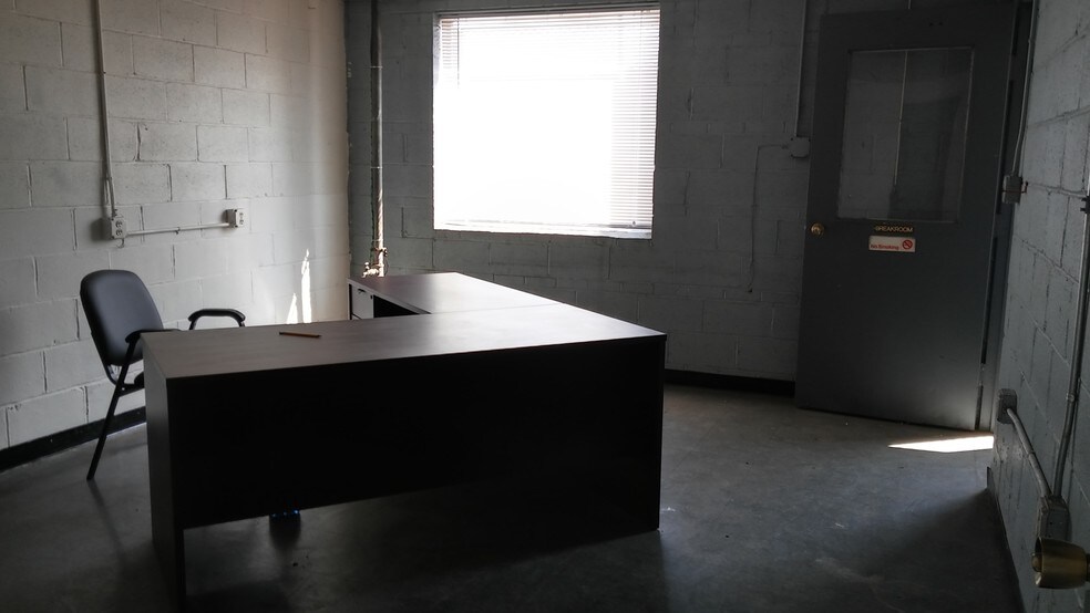 More Photos Of 2324 Eskow Ave, Halethorpe Warehouse For Lease