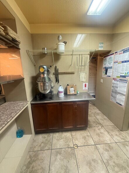 More Photos Of 336 E International Speedway Blvd, Daytona Beach Restaurant For Sale