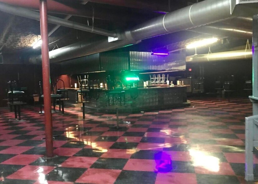 More Photos Of 2807 N Arkanasas Ave, Russellville General Retail For Sale