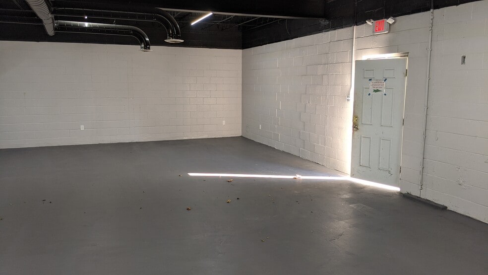 More Photos Of 200 E Texas Ave, Baytown Freestanding For Lease