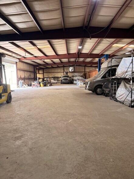 More Photos Of 3928 Ogeechee Rd, Savannah Warehouse For Lease