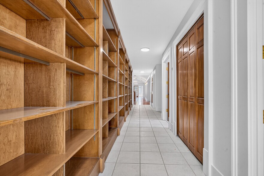 More Photos Of 112 W Doty Ave, Summerville Coworking Space
