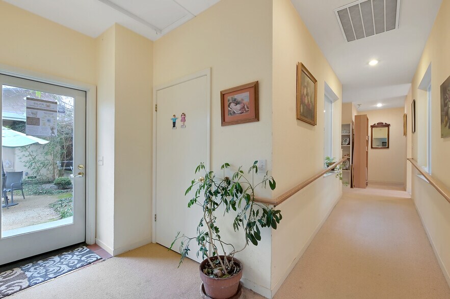 More Photos Of 13376 Rue Montaigne, Oregon House Office Residential For Sale