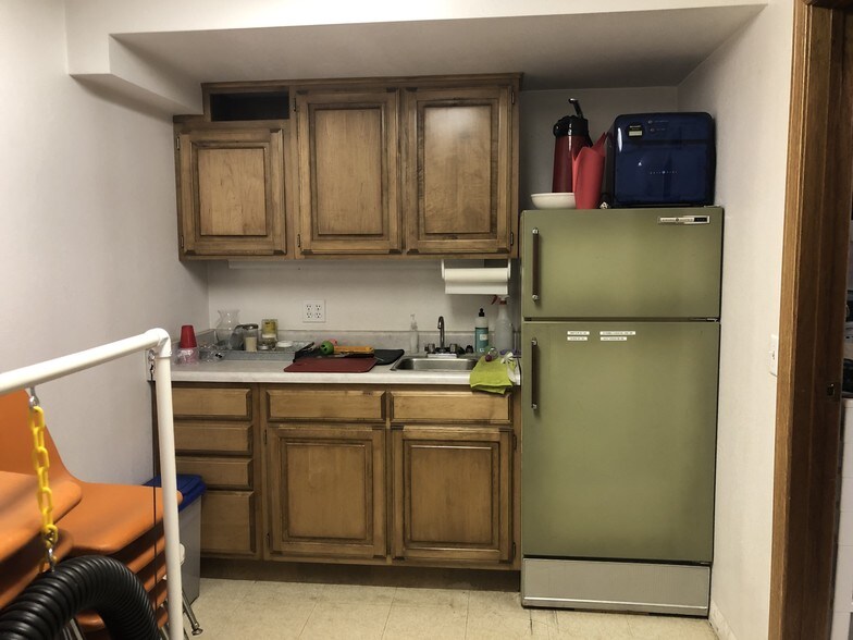 More Photos Of 1916 Sheldon Ave, Colorado Springs Distribution For Lease