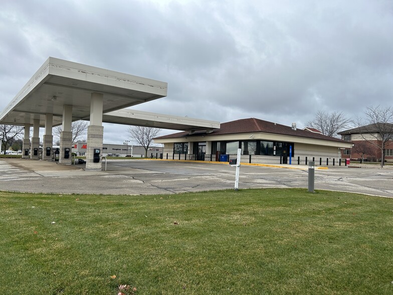 Primary Photo Of 2400 Roby Rd, Stoughton Service Station For Sale