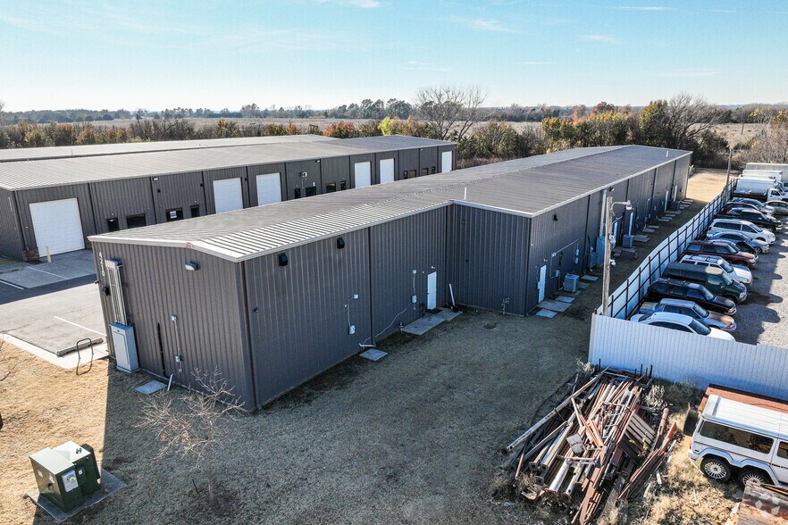 More Photos Of 4210 Classen Cir, Norman Warehouse For Lease