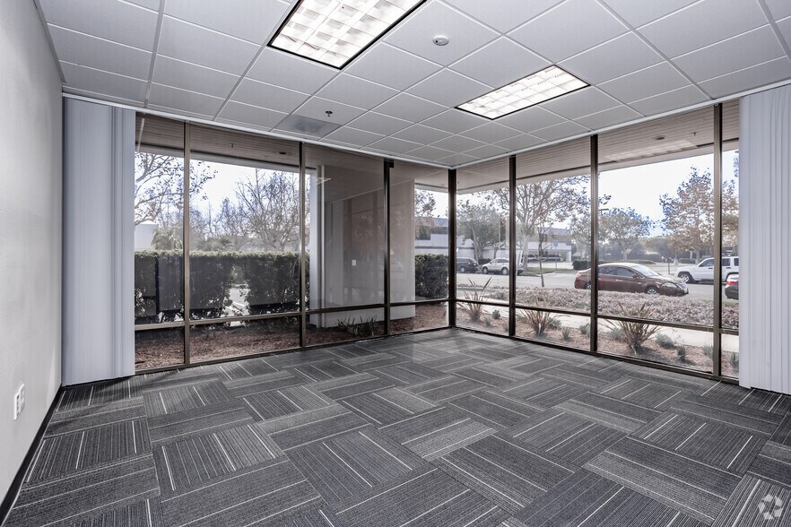 More Photos Of 1821 Kettering St, Irvine Warehouse For Lease