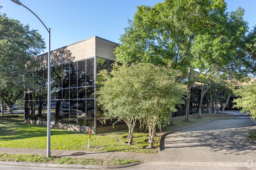 More Photos Of 12727 Featherwood Dr, Houston Medical For Sale