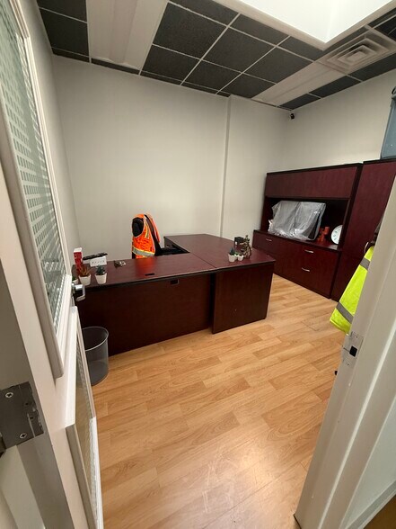 More Photos Of 9-15 38th Ave, Long Island City Warehouse For Lease