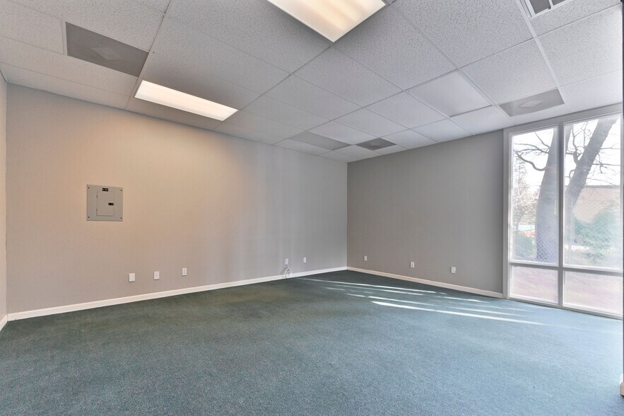 More Photos Of 1111 Dunbar Rd, Arnold Office For Sale