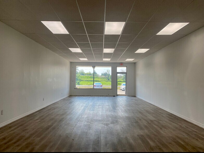 More Photos Of 106 Drynan Way, Leeds and The Thousand Islands Storefront For Lease