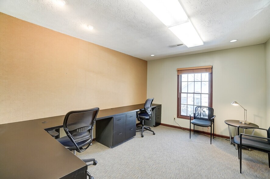 More Photos Of 830 E Franklin St, Centerville Medical For Sale