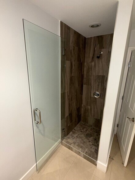 More Photos Of 8111-8119 NW 33rd St, Miami Warehouse For Sale