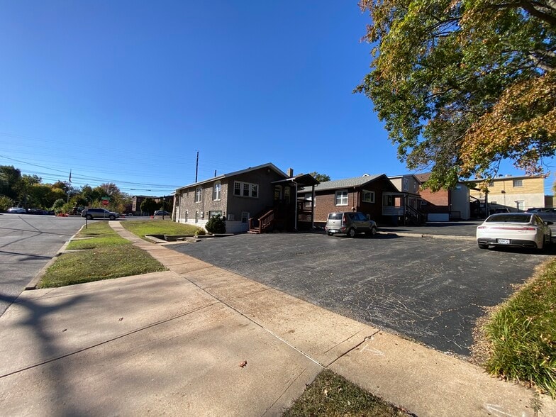 More Photos Of 1530 S Big Bend Blvd, Richmond Heights Loft Creative Space For Lease