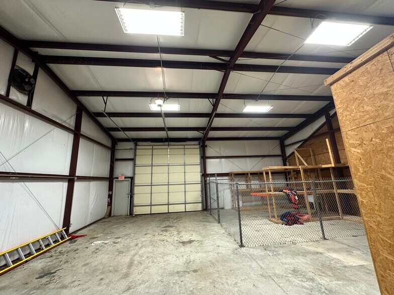 More Photos Of 3007 Corporate Ctr, Bryant Light Distribution For Sale