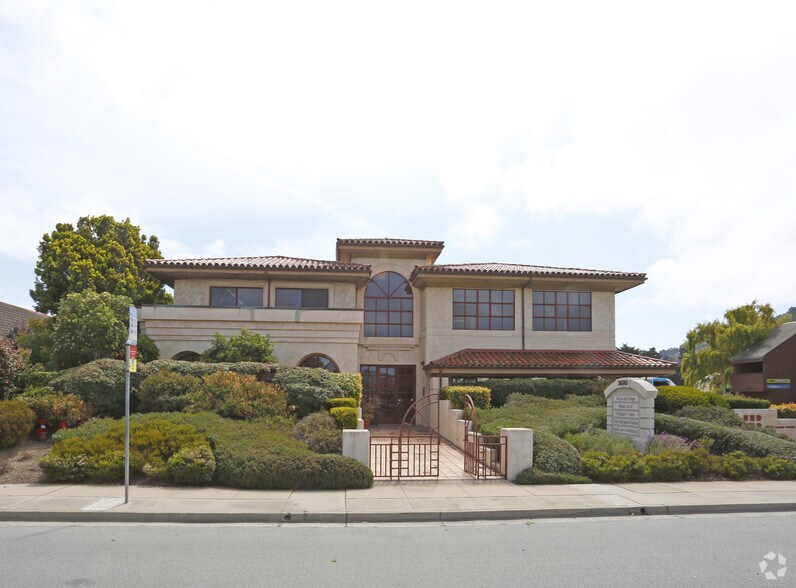 More Photos Of 26385 Carmel Rancho Blvd, Carmel Office For Lease