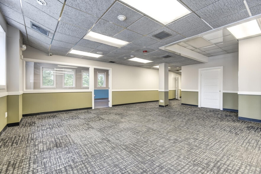 More Photos Of 1575 Hillside Ave, New Hyde Park Medical For Sale